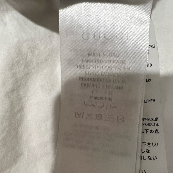 Authentic Gucci unisex T-SHIRT. Sold out barely worn, no flaws. - Picture 6 of 6